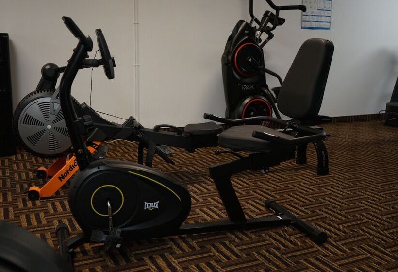 Jolly Roger Inn & Resort