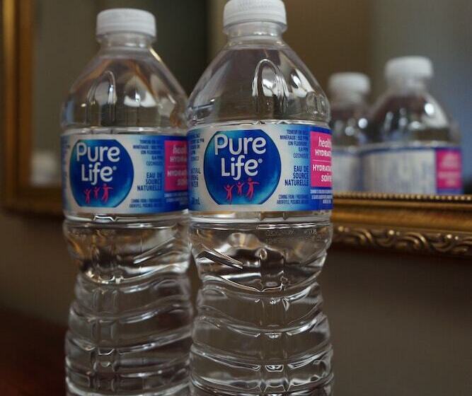 Jolly Roger Inn & Resort