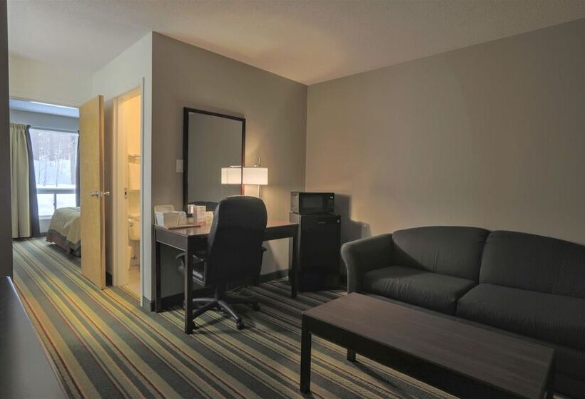 Jolly Roger Inn & Resort