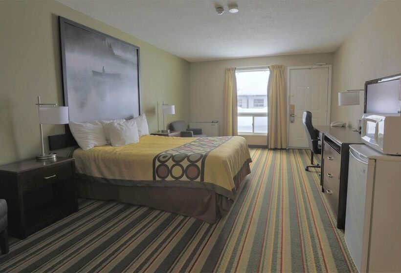 Jolly Roger Inn & Resort