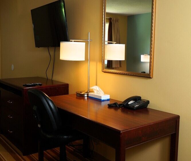 Jolly Roger Inn & Resort