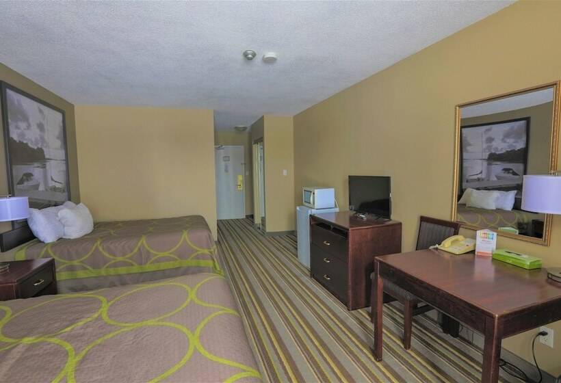 Jolly Roger Inn & Resort