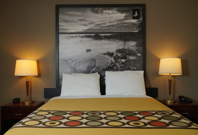 Jolly Roger Inn & Resort