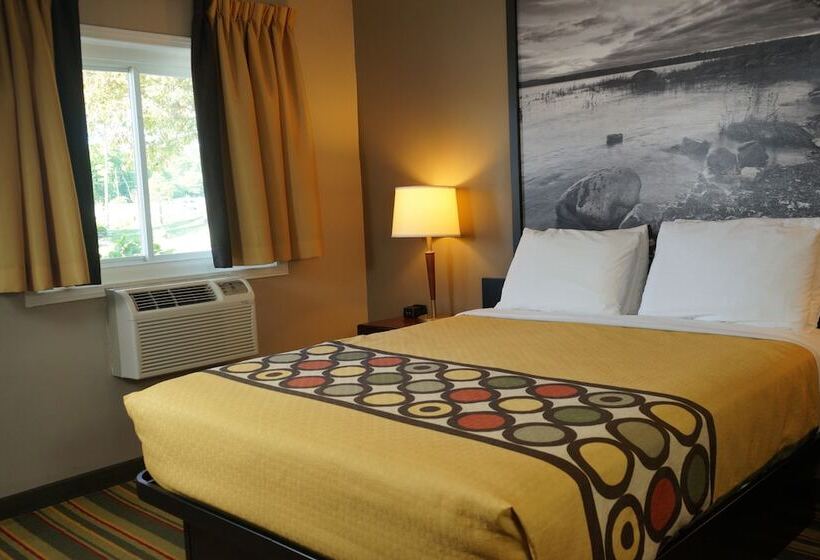 Jolly Roger Inn & Resort