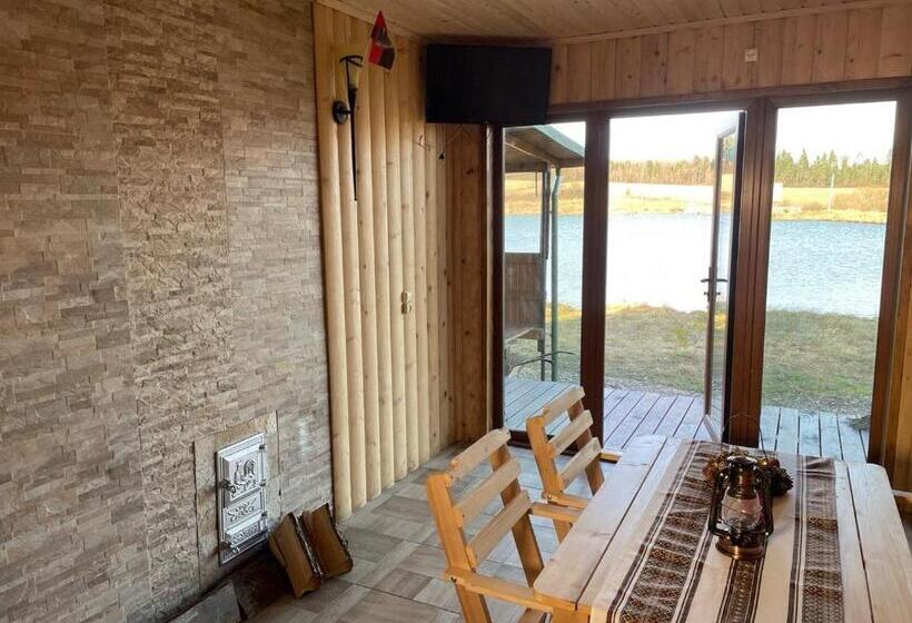 ホテル Avalon котедж на озері