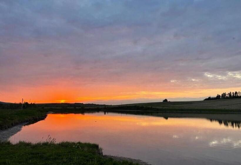 ホテル Avalon котедж на озері