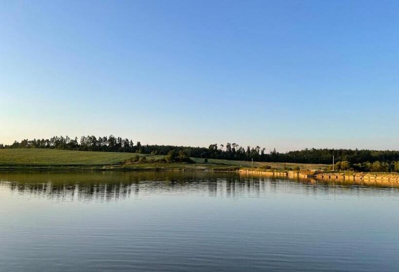 ホテル Avalon котедж на озері