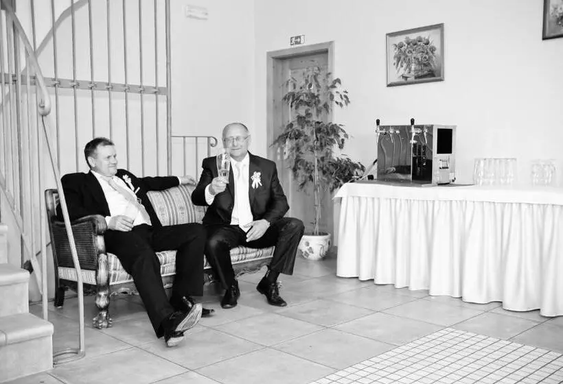 ホテル Ový A Jezdecký Areál Dvůr Krutěnice