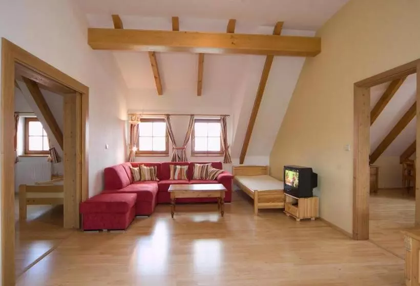 ホテル Ový A Jezdecký Areál Dvůr Krutěnice