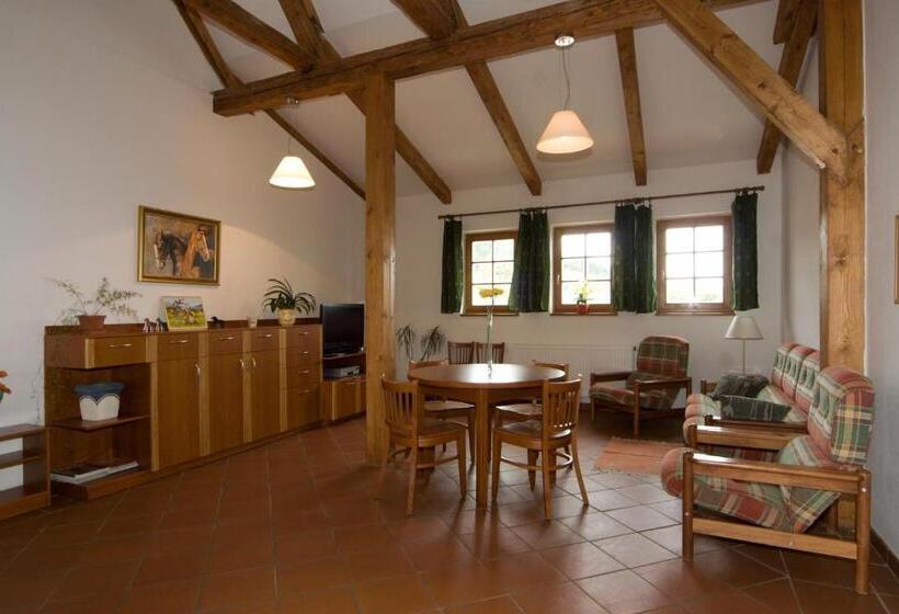 酒店 Ový A Jezdecký Areál Dvůr Krutěnice