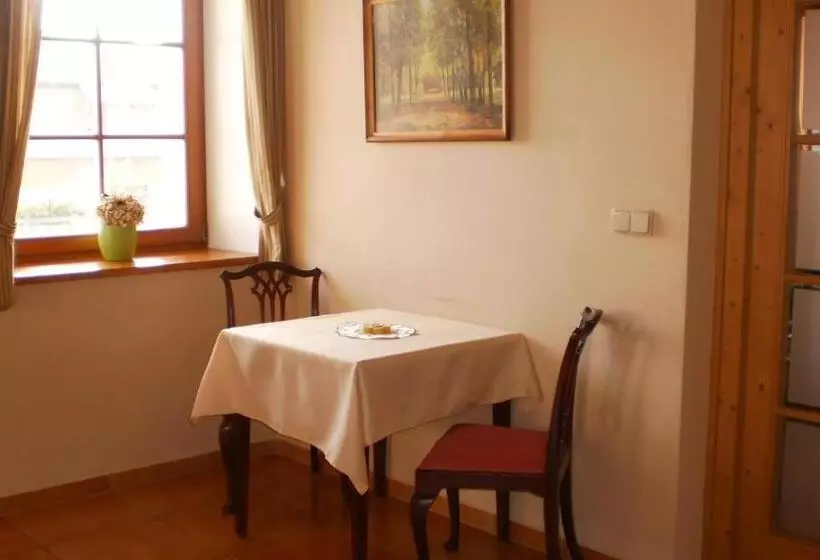 ホテル Ový A Jezdecký Areál Dvůr Krutěnice