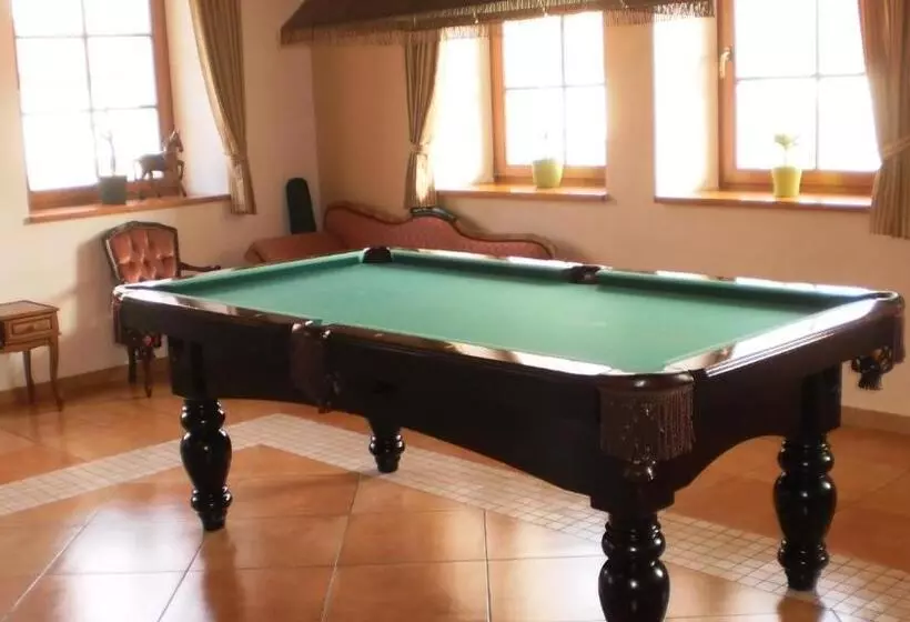 ホテル Ový A Jezdecký Areál Dvůr Krutěnice