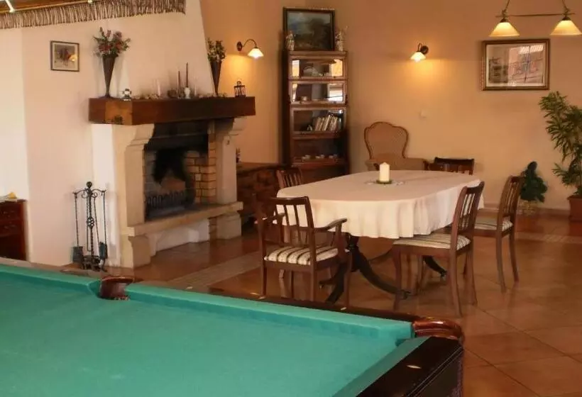 ホテル Ový A Jezdecký Areál Dvůr Krutěnice