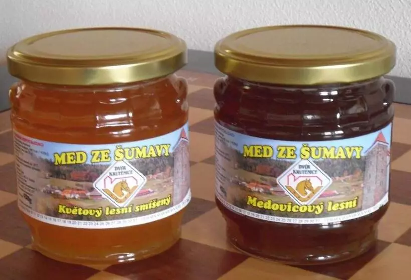 ホテル Ový A Jezdecký Areál Dvůr Krutěnice