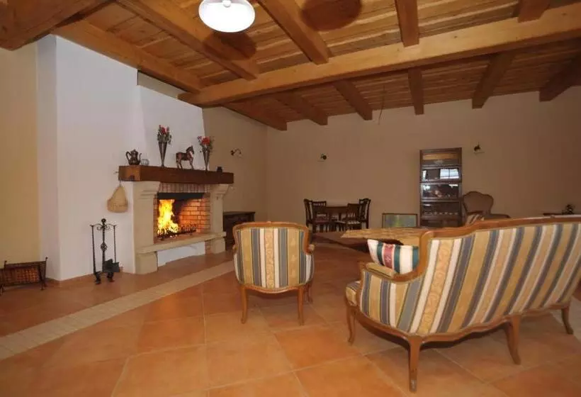 ホテル Ový A Jezdecký Areál Dvůr Krutěnice