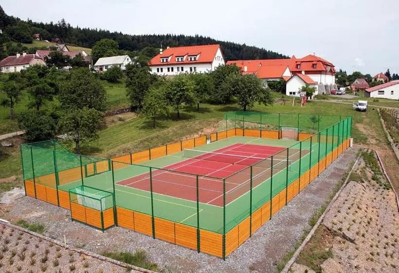 ホテル Ový A Jezdecký Areál Dvůr Krutěnice