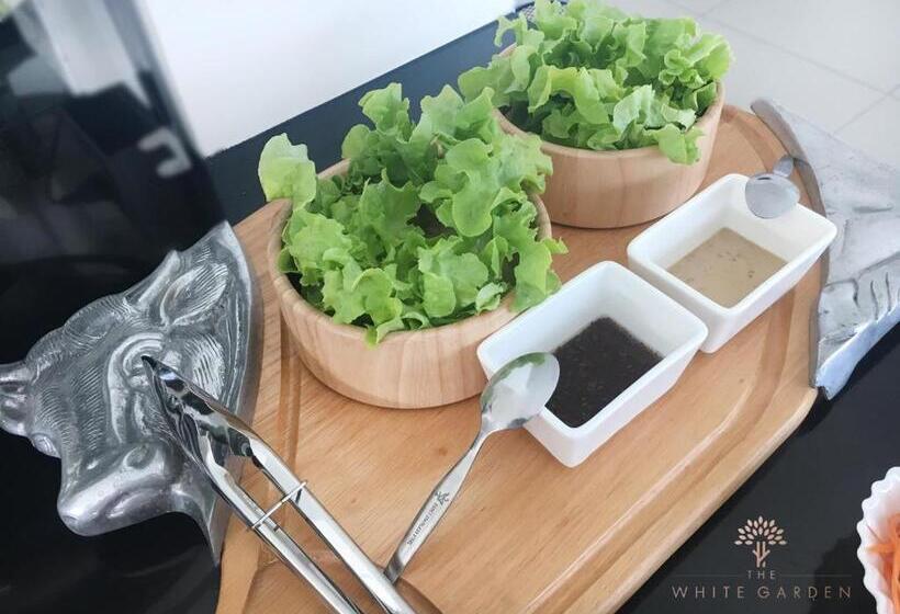 酒店 The White Garden Premier Saraburi