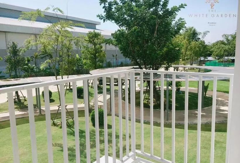 Hotelli The White Garden Premier Saraburi