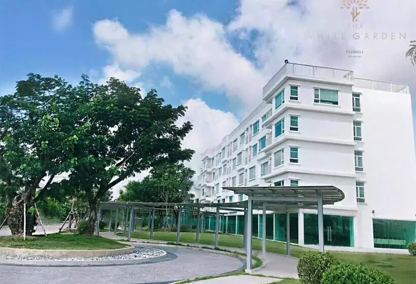 Hotelli The White Garden Premier Saraburi