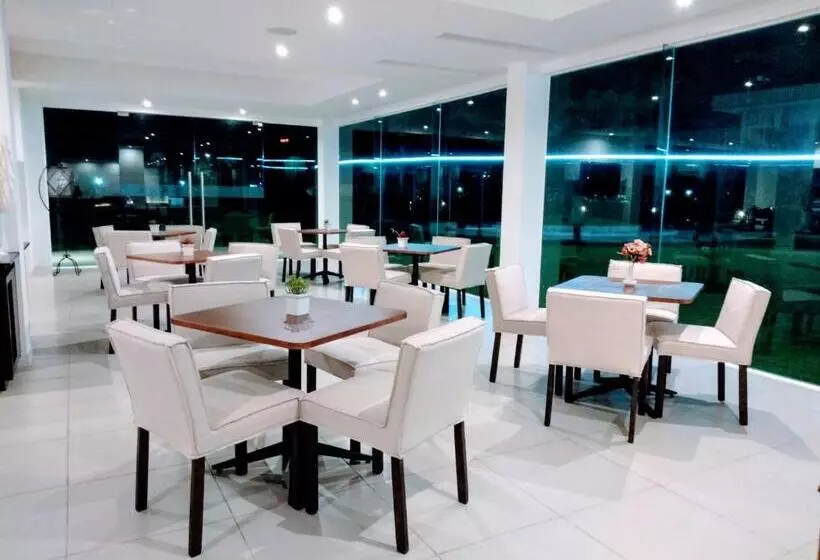 Hotelli The White Garden Premier Saraburi