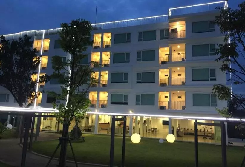 Hotelli The White Garden Premier Saraburi