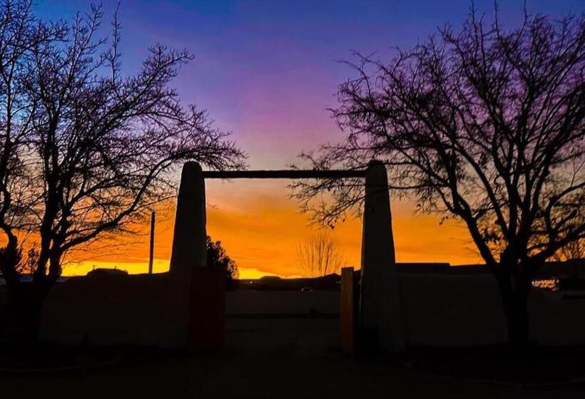 بنسيون Casita At St Francis Hatch Nm