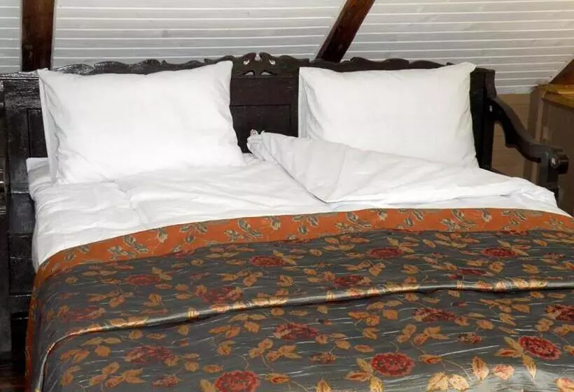 Majatalo Salamandra Village