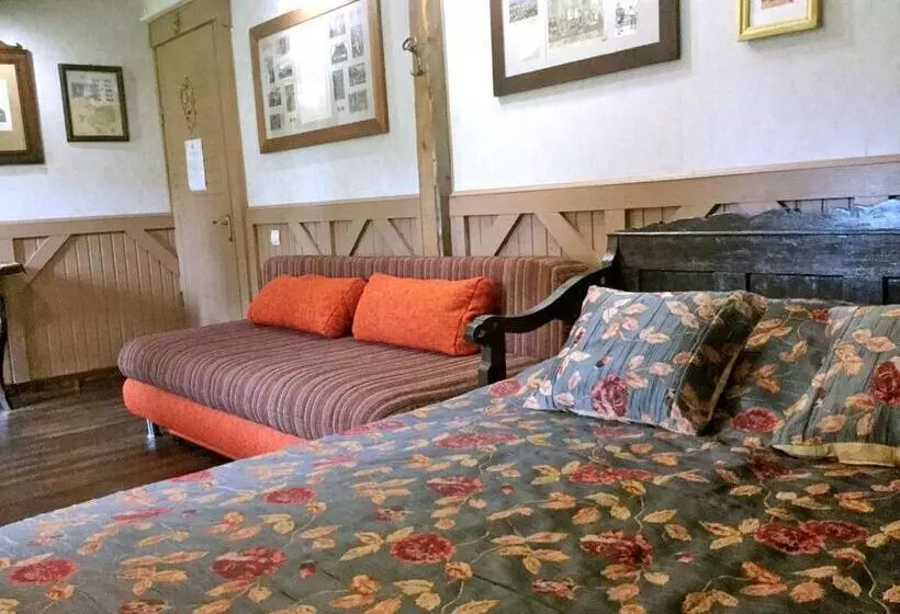 Majatalo Salamandra Village