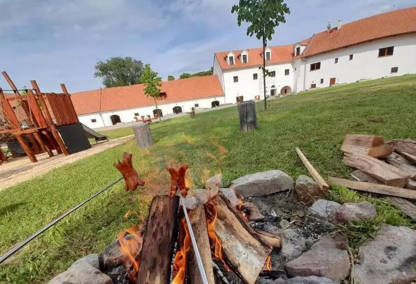 Residence Tvrz Skočice