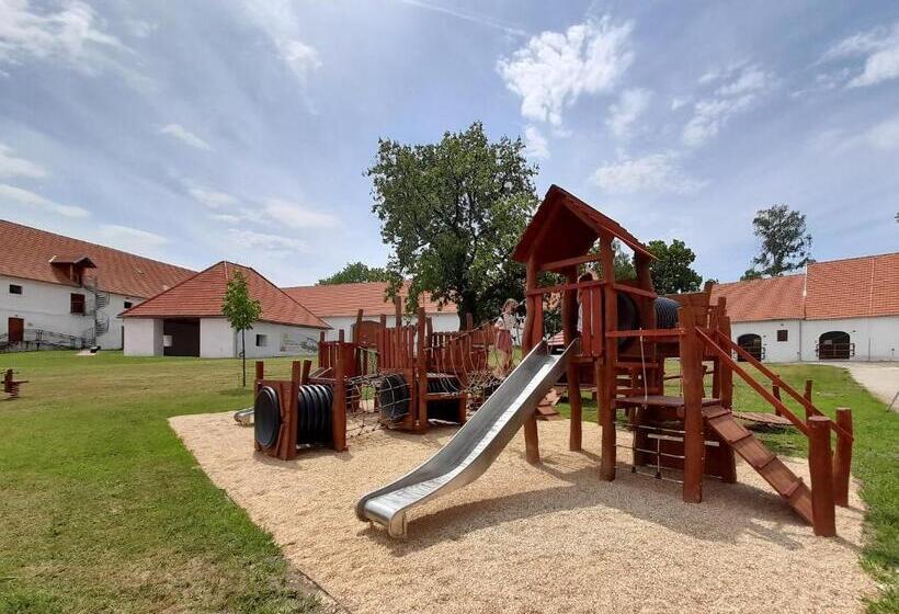 Residence Tvrz Skočice