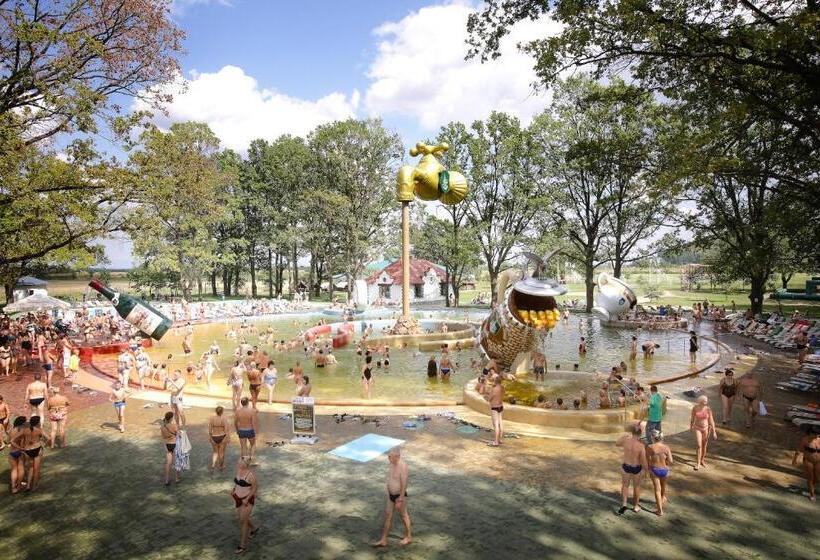 منتجع Iváncsó Birtok термальні води косино