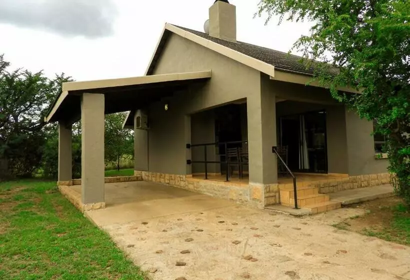 Lomakeskus Monateng Safari Lodge