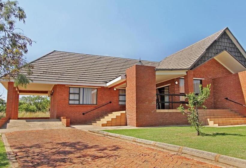 Resort Monateng Safari Lodge