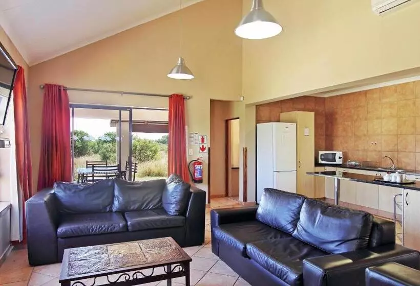 Lomakeskus Monateng Safari Lodge