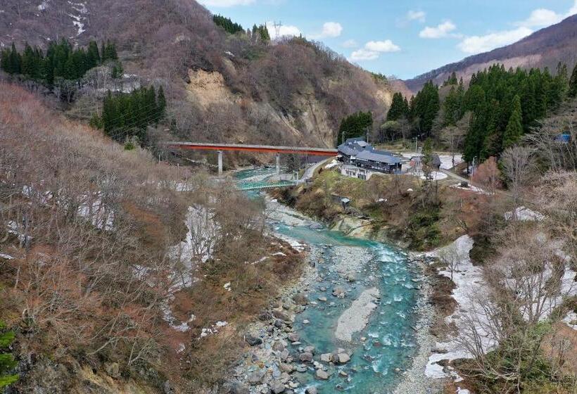 Ryokan 秋山郷雄川閣