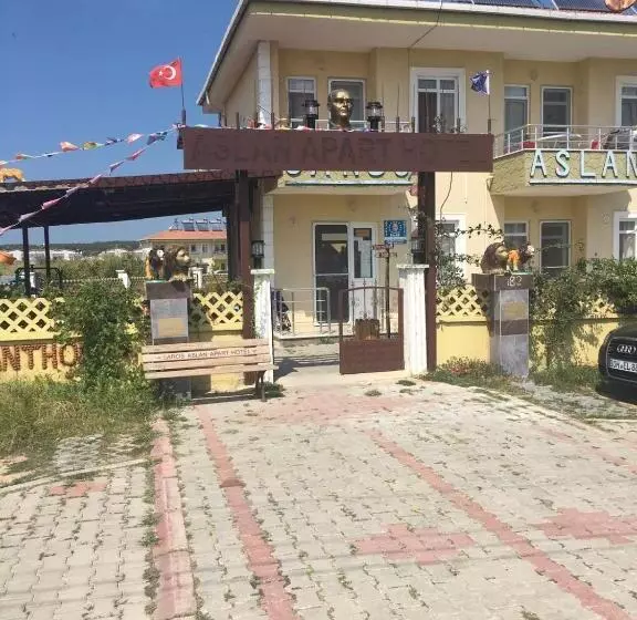 Saros Aslan Apart
