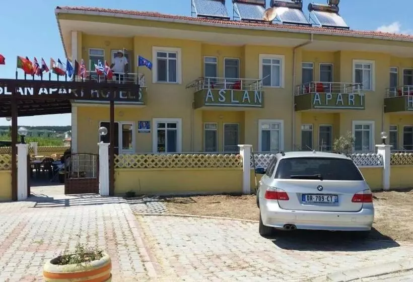 Saros Aslan Apart