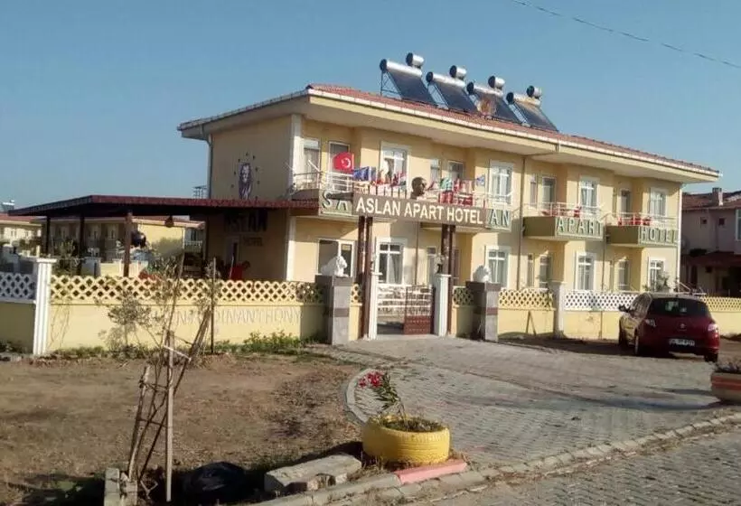 Saros Aslan Apart