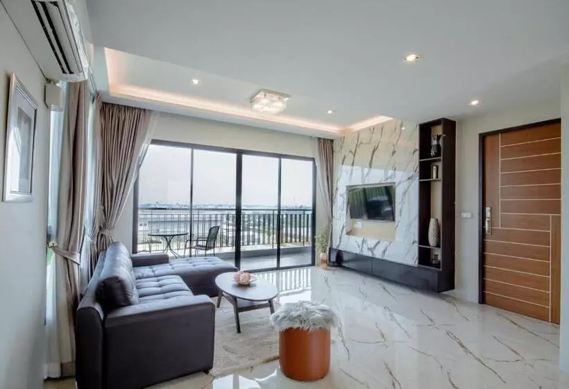 The Living Hotel Samutprakan