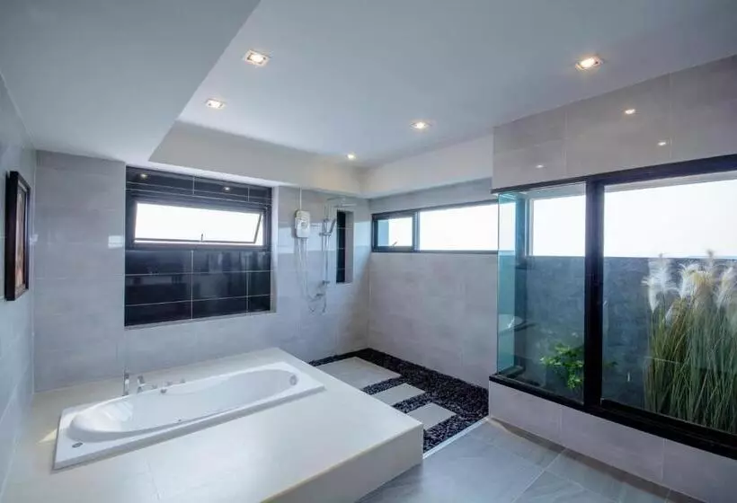 The Living Hotel Samutprakan