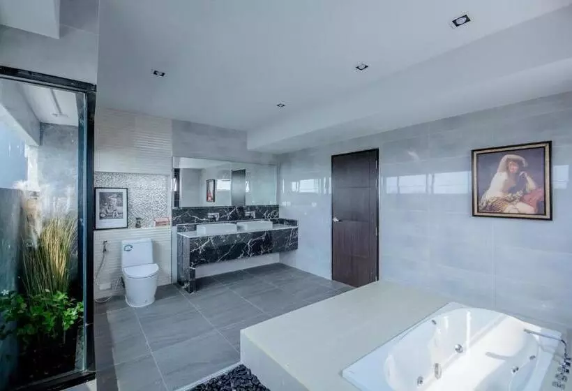 The Living Hotel Samutprakan