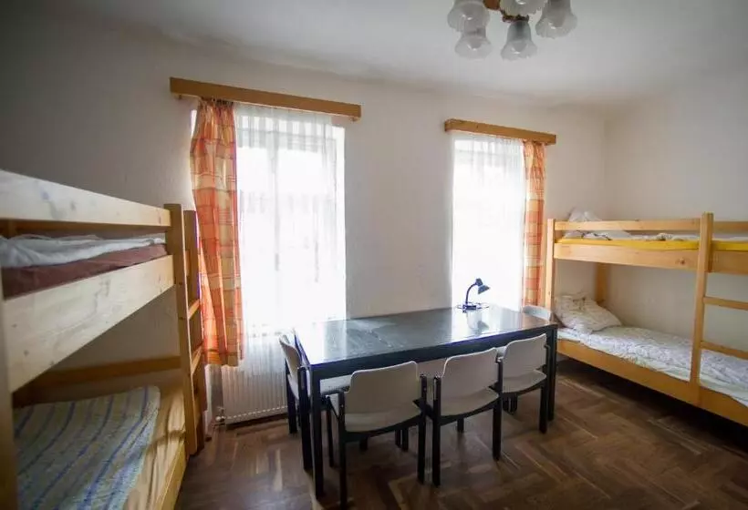 Retkeilymaja Kinderuni Bekokten