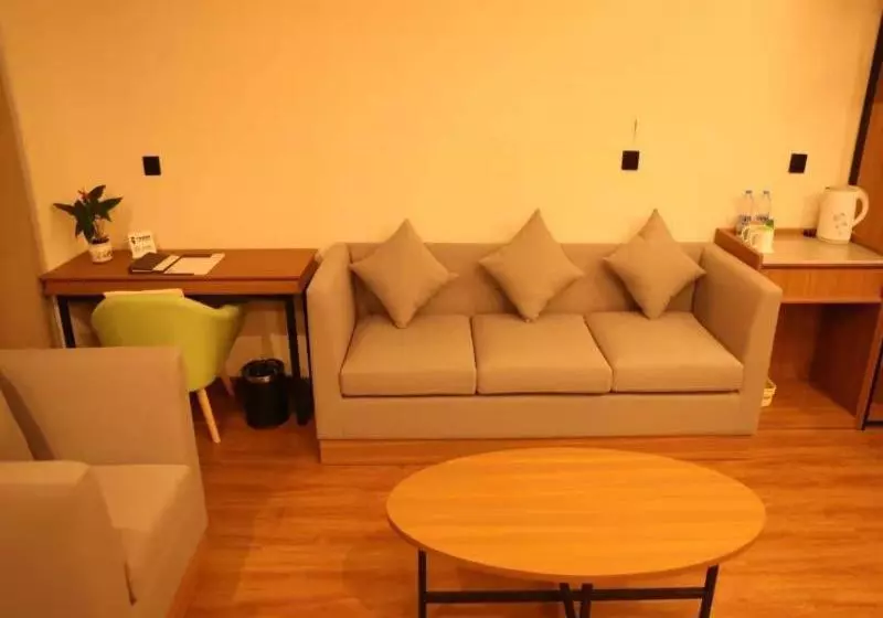 ホテル Greentree Inn Lanzhou Zhongchuan Airport Business