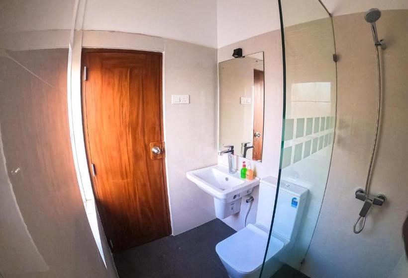 ホテル The Den 23