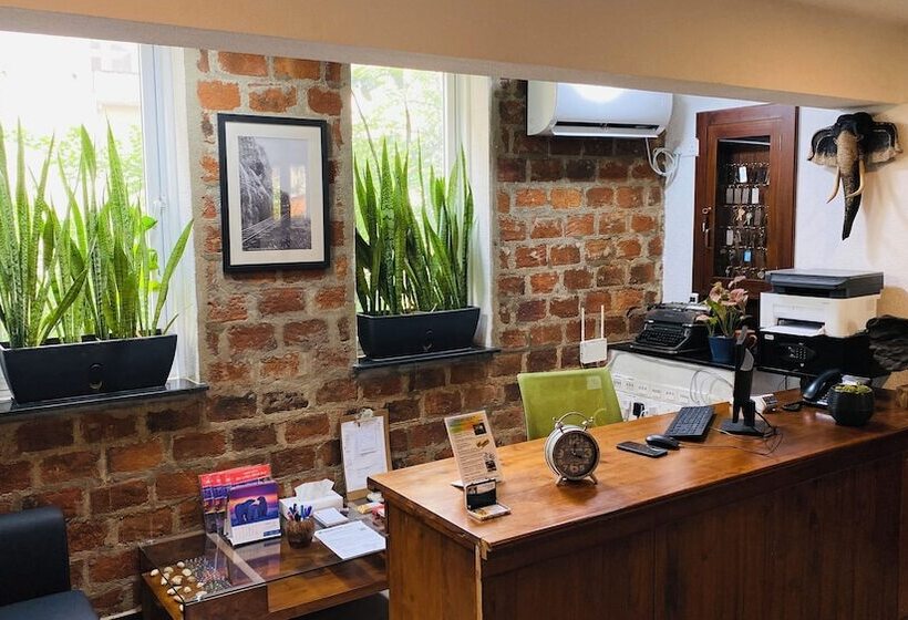 ホテル The Den 23