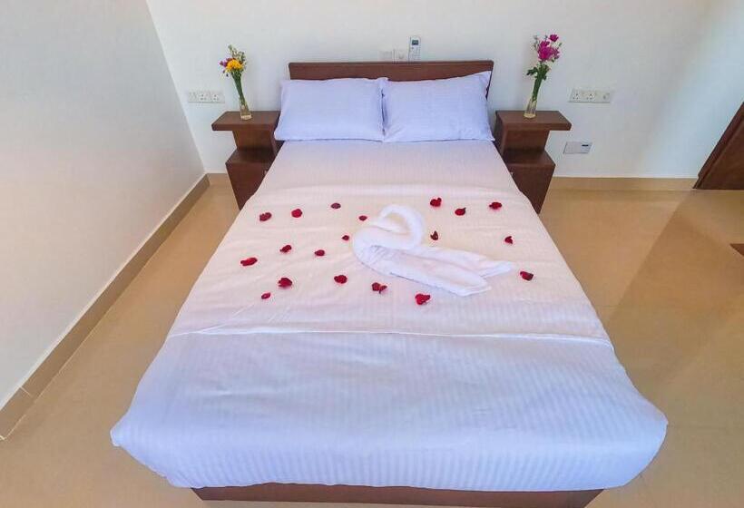 ホテル The Den 23