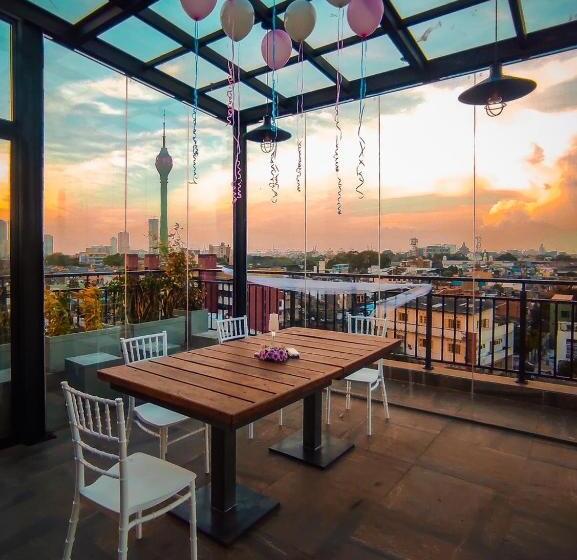 ホテル The Den 23