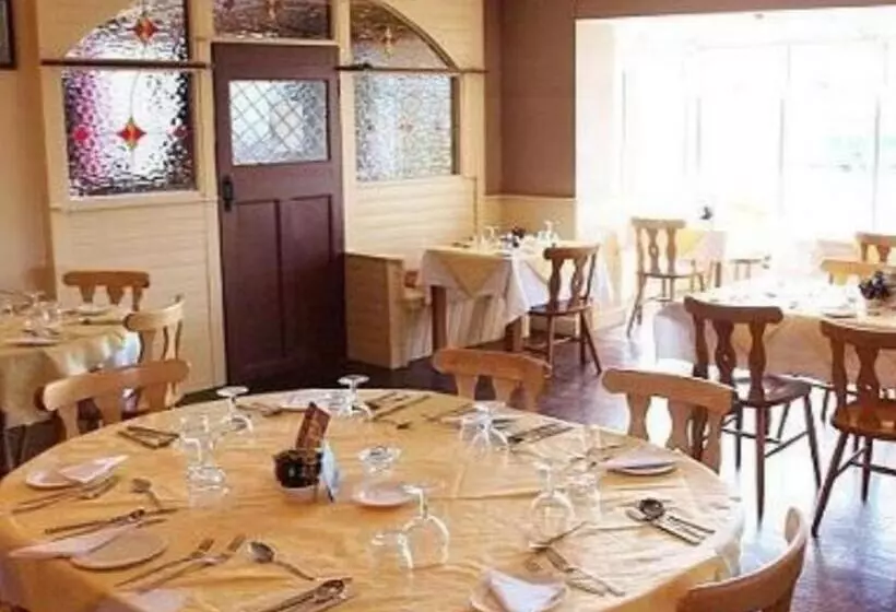 Motelli Keane S Bar & Restaurant