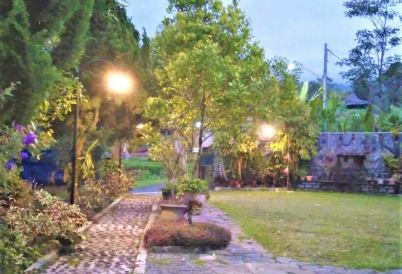 Пансион Menggala Cottage Baturaden