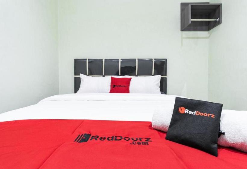 بنسيون Reddoorz Near Medan Amplas